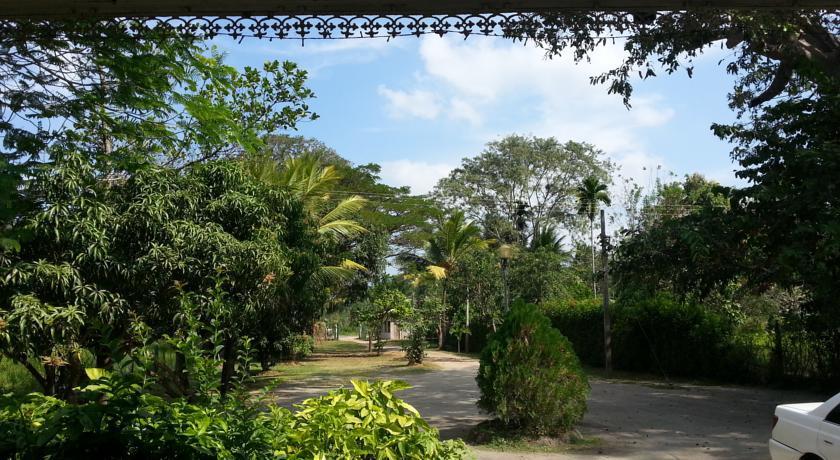 Hansika Guest Inn Buttala Exterior foto