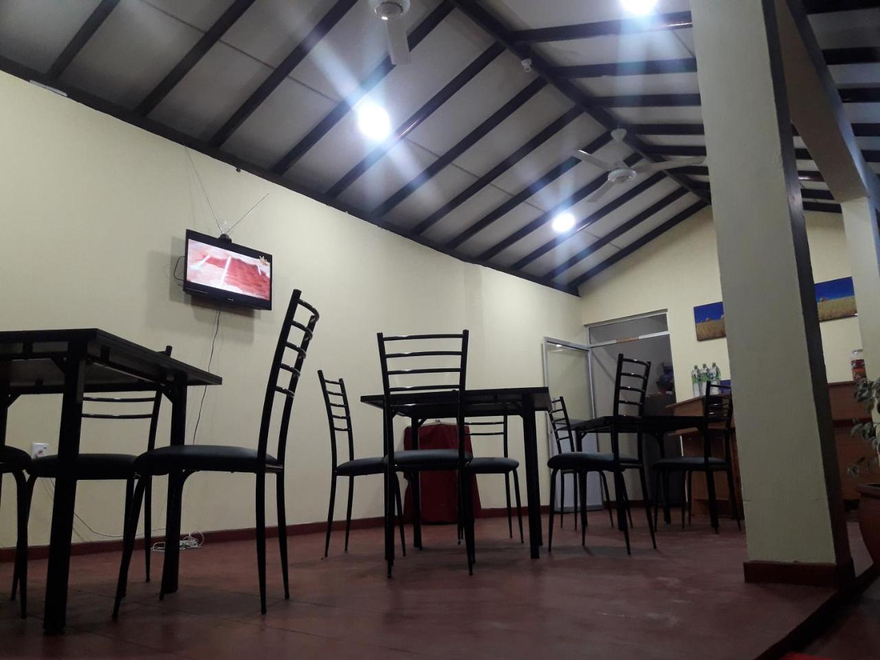 Hansika Guest Inn Buttala Exterior foto